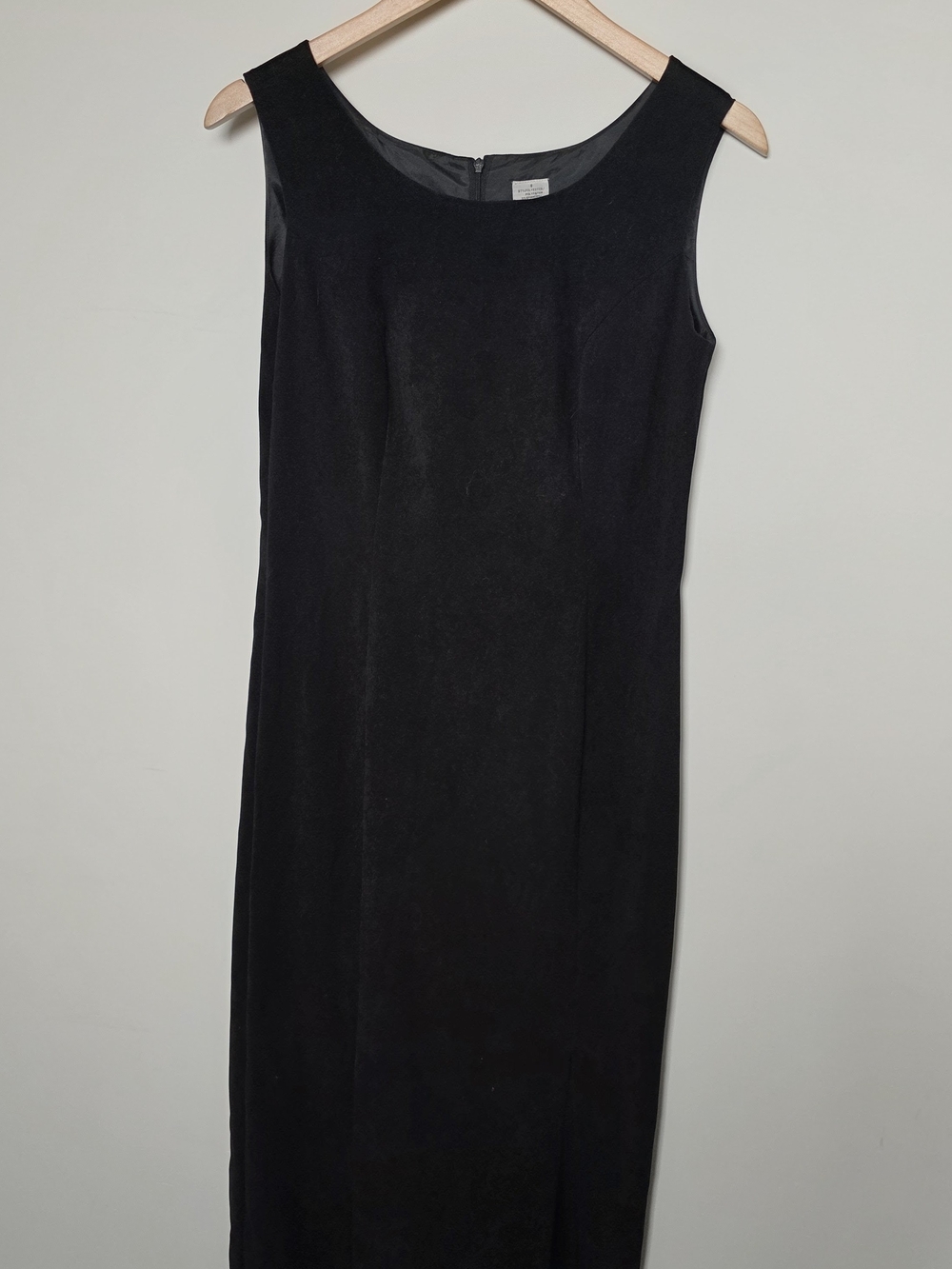 Classic Black Sleeveless Women’s Dress